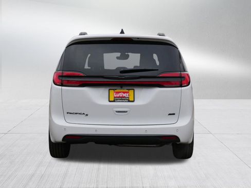 New 2026 Chrysler Pacifica Select w/ S Appearance Package AWD/4WD image 6