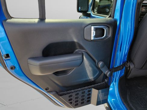 Used 2021 Jeep Gladiator Sport image 25