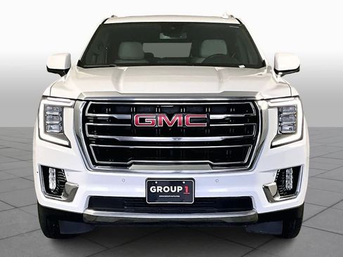 Used 2023 GMC Yukon XL SLT w/ SLT Premium Package image 3