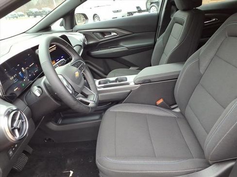 New 2026 Chevrolet Equinox EV LT image 5