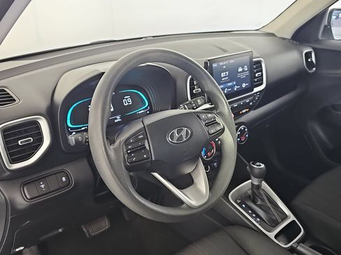 Used 2023 Hyundai Venue SE FWD image 15