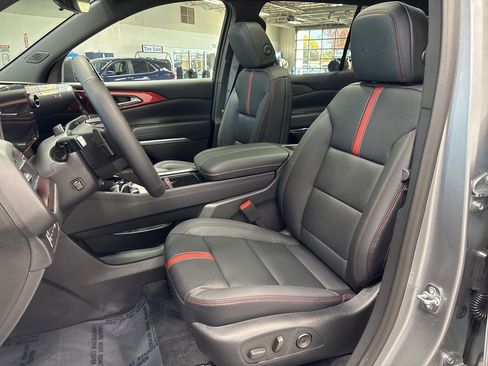 New 2026 Chevrolet Traverse RS image 10