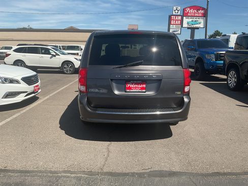 Used 2017 Dodge Grand Caravan SE w/ UConnect Hands-Free Group FWD image 8