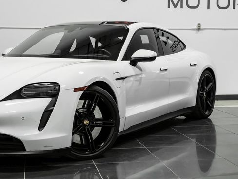 Used 2022 Porsche Taycan image 10