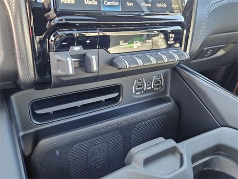 Used 2024 RAM 2500 Limited image 17