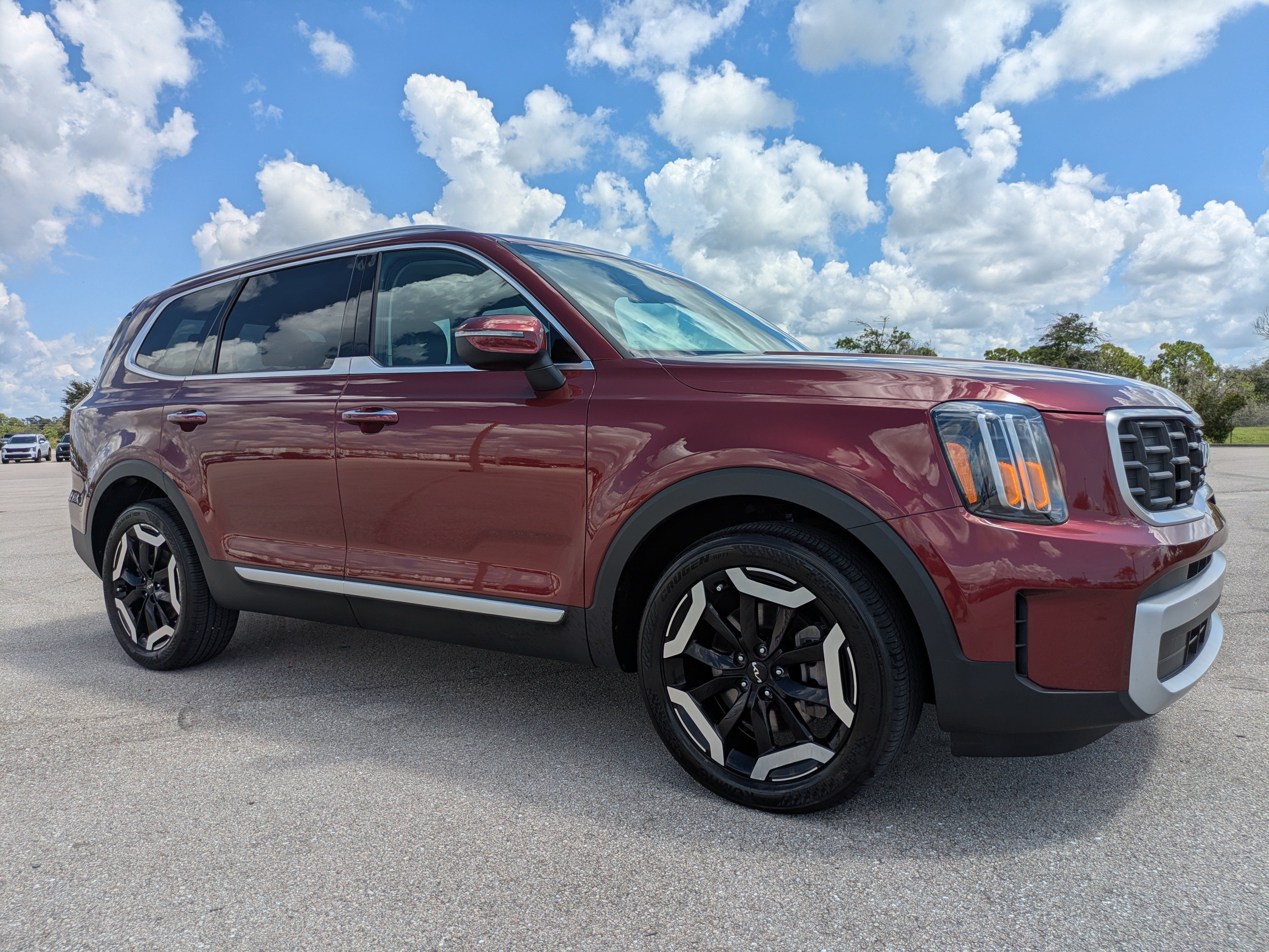 Certified 2024 Kia Telluride S w/ S Sunroof Package FWD image 2