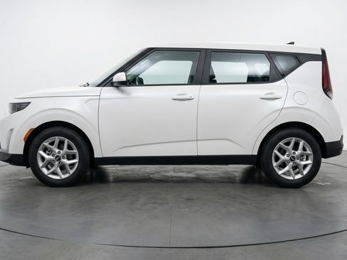 Used 2025 Kia Soul LX w/ LX Technology Package FWD image 5