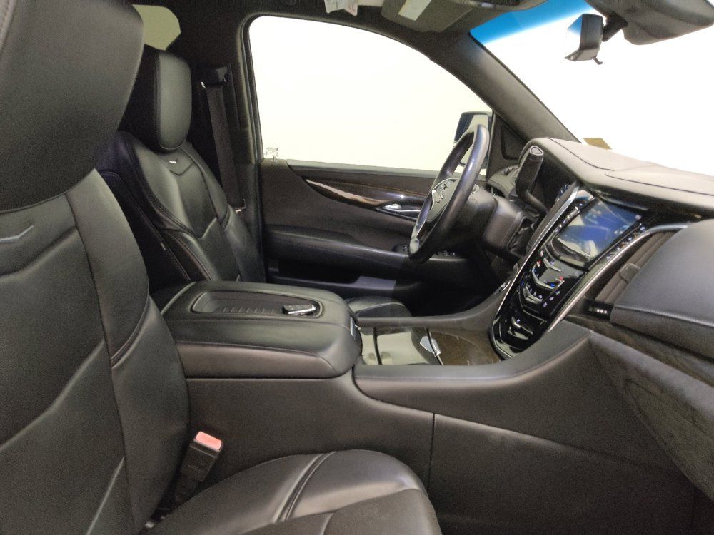 Used 2018 Cadillac Escalade Platinum RWD image 21