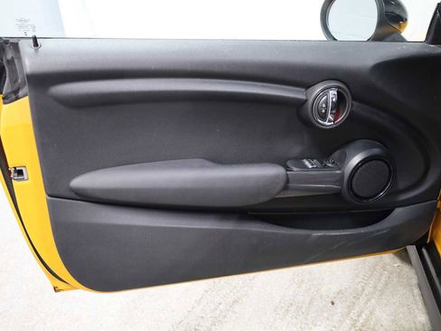 Used 2016 MINI Cooper 2-Door Hardtop image 16