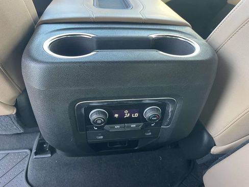 Used 2021 Chevrolet Tahoe Premier w/ Premium Package AWD/4WD image 14
