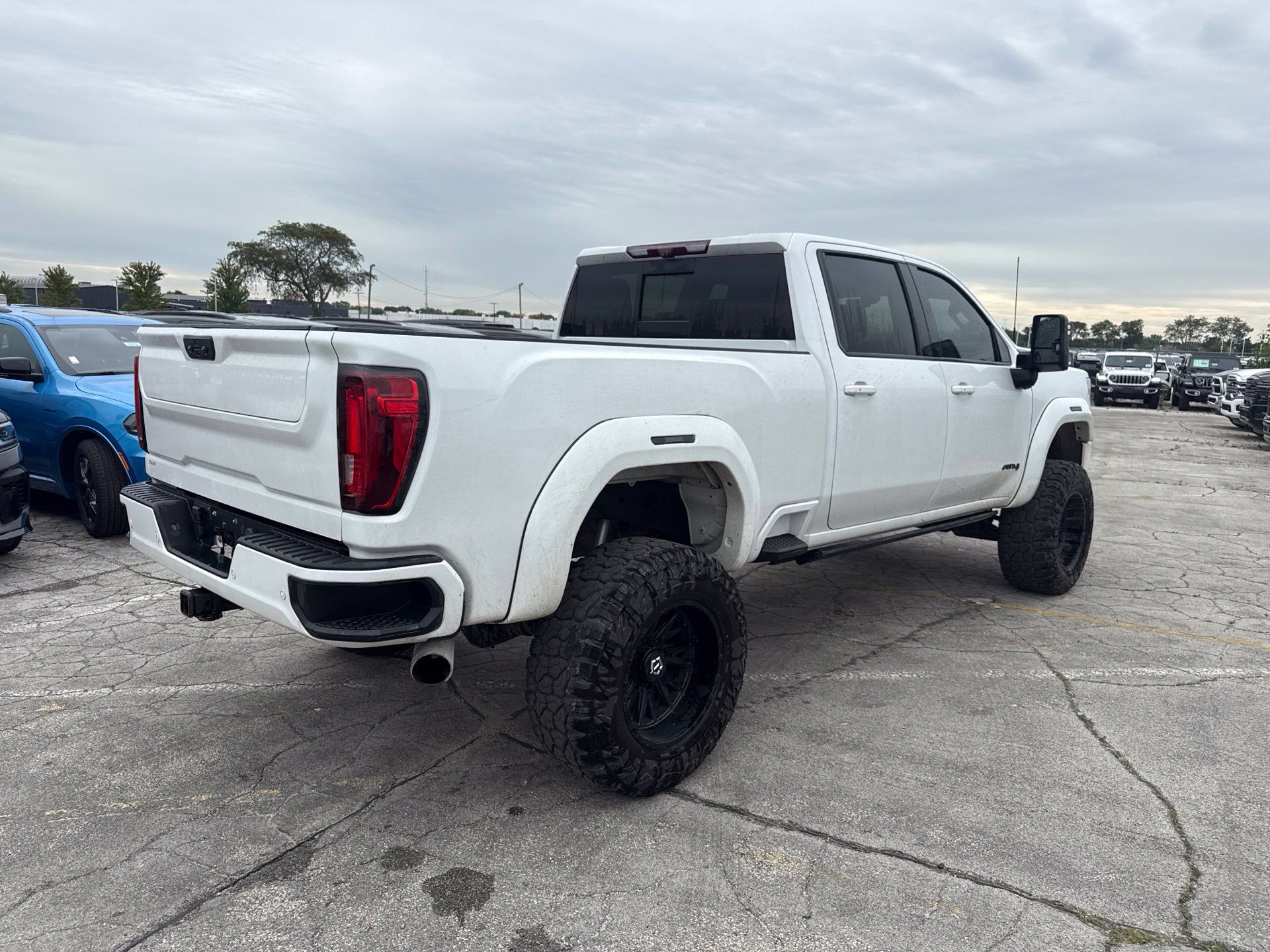 Used 2022 GMC Sierra 2500 AT4 w/ AT4 Premium Plus Package AWD/4WD image 5
