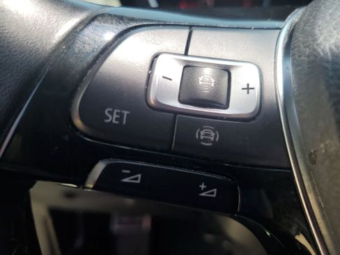 Used 2021 Volkswagen Tiguan SE R-Line FWD image 18
