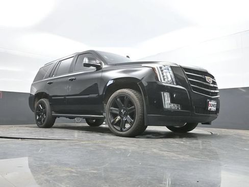 Used 2017 Cadillac Escalade Luxury AWD/4WD image 49