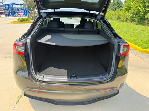 Used 2023 Tesla Model Y AWD image 8
