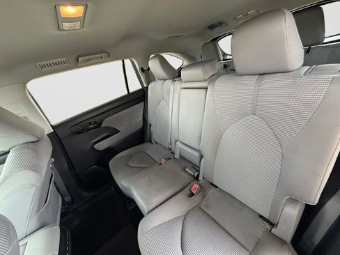 Used 2021 Toyota Highlander L AWD/4WD image 15