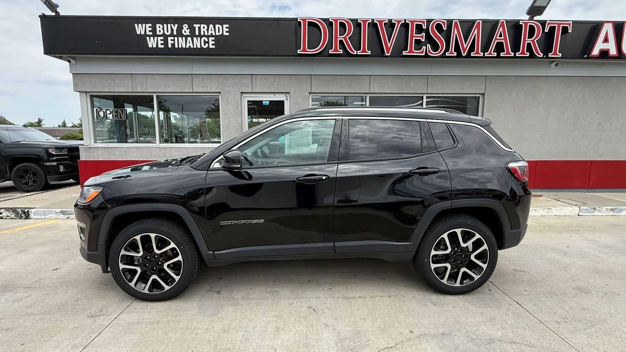 Used 2018 Jeep Compass Limited w/ Navigation Group AWD/4WD image 5