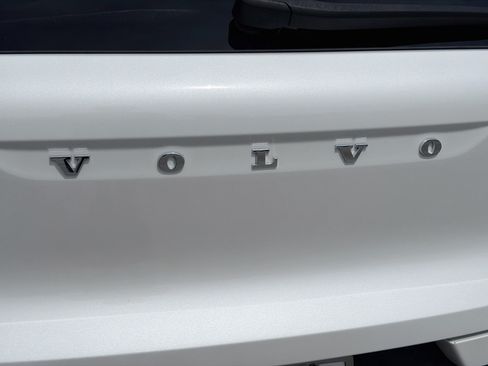 Used 2025 Volvo XC40 B5 Core AWD/4WD image 11