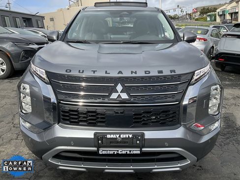 Used 2023 Mitsubishi Outlander SE image 2