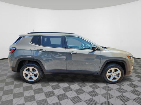 Used 2023 Jeep Compass Latitude w/ Convenience Group AWD/4WD image 6