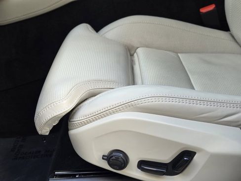 Used 2025 Volvo XC90 T8 Ultra w/ Protection Package Premier image 24