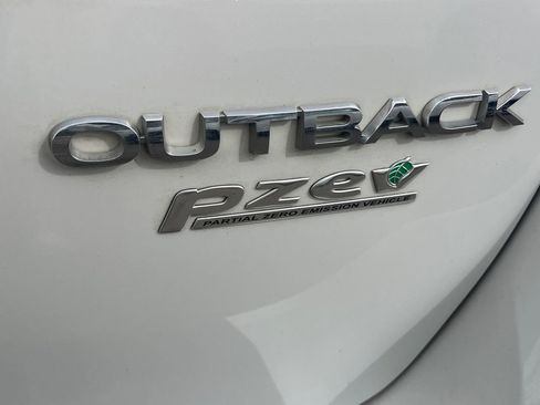 Used 2017 Subaru Outback 2.5i Limited AWD/4WD image 18