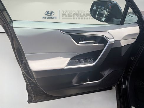 Used 2022 Toyota RAV4 XLE w/ Convenience Package FWD image 17