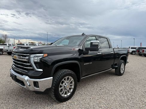Used 2025 Chevrolet Silverado 2500 LTZ w/ LTZ Plus Package AWD/4WD image 4
