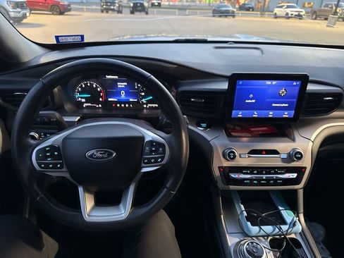 Used 2023 Ford Explorer XLT image 11