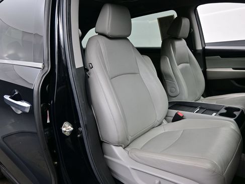 Used 2019 Honda Odyssey Elite image 17