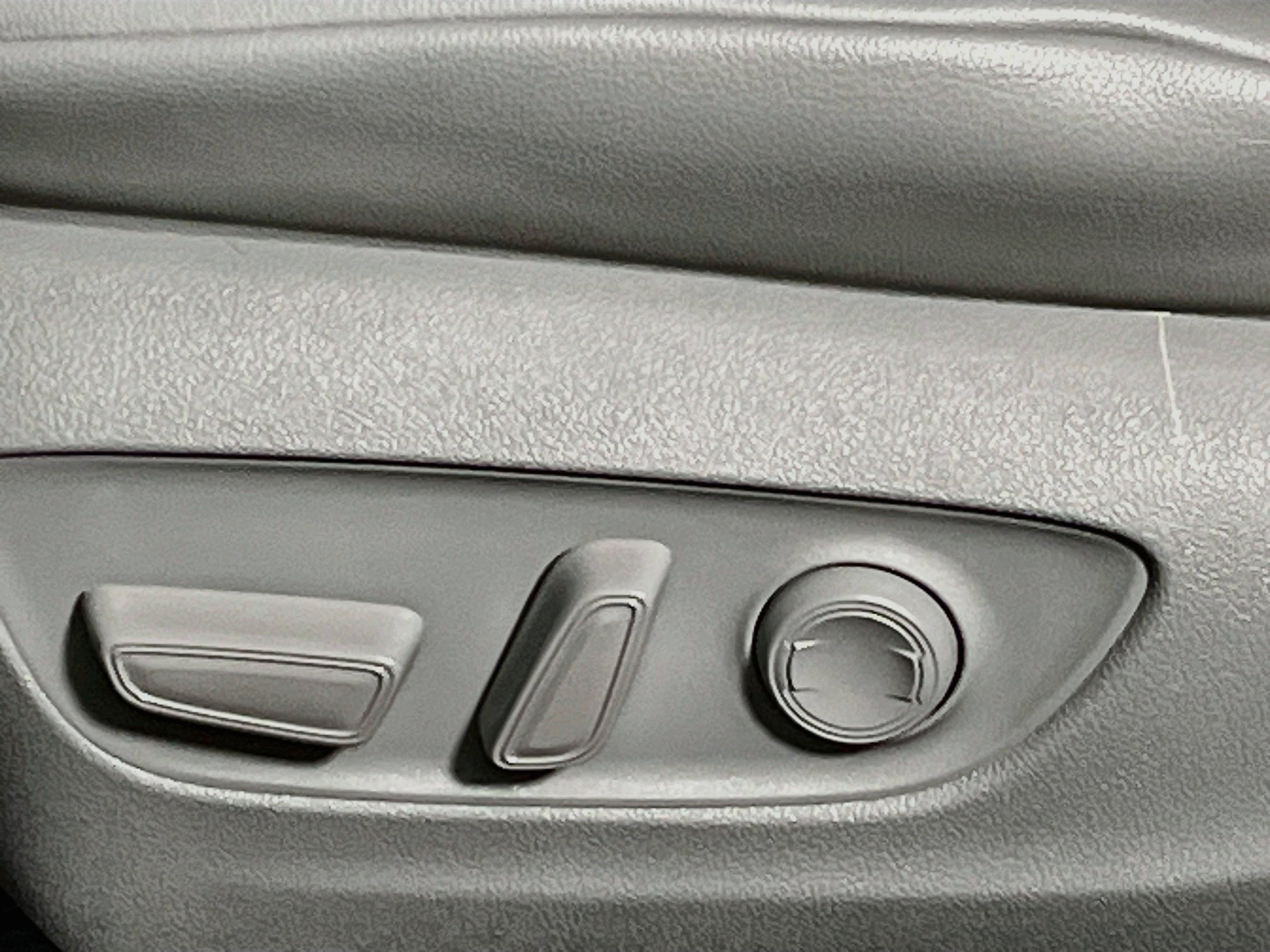 Used 2022 Toyota Highlander XLE FWD image 15