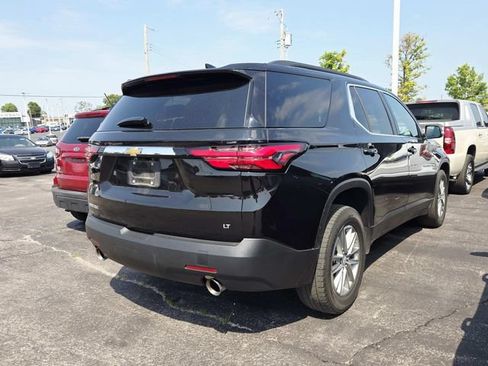 Used 2023 Chevrolet Traverse LT FWD image 2