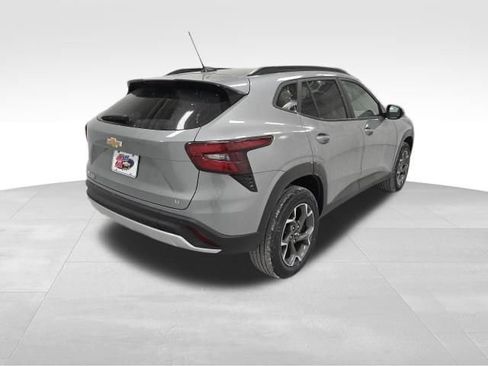 New 2026 Chevrolet Trax LT w/ Sunroof Package image 5