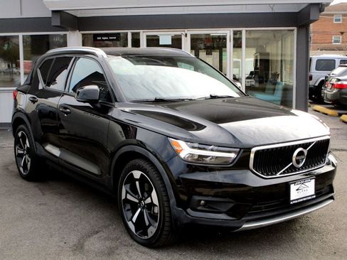 Used 2020 Volvo XC40 T5 Momentum w/ Protection Package Premier image 7