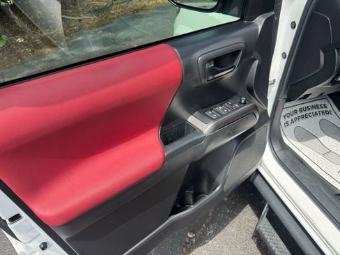 Used 2022 Toyota Tacoma SR5 w/ Technology Package RWD image 17