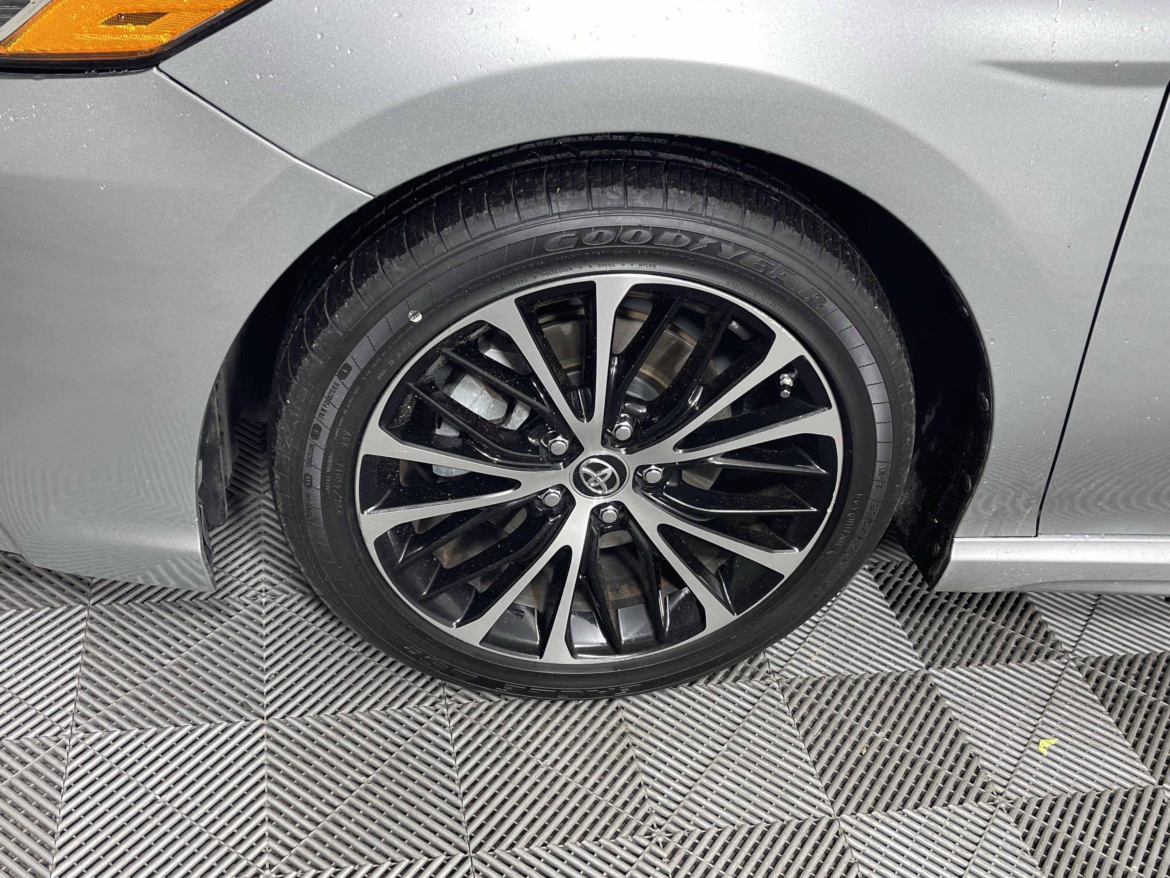 Used 2018 Toyota Camry SE FWD image 9