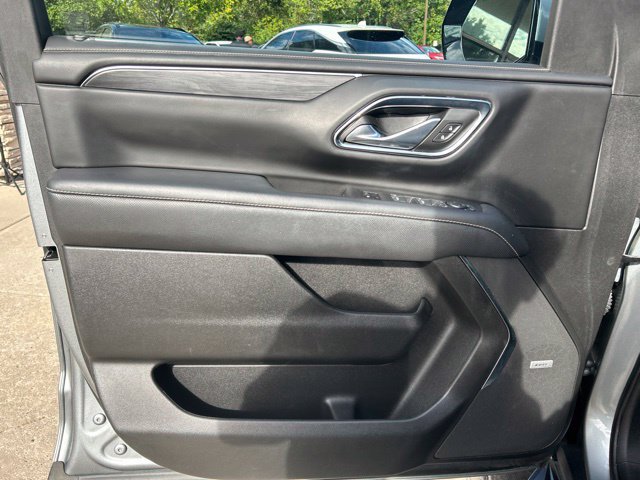 Used 2023 GMC Yukon XL SLT w/ SLT Premium Package AWD/4WD image 11