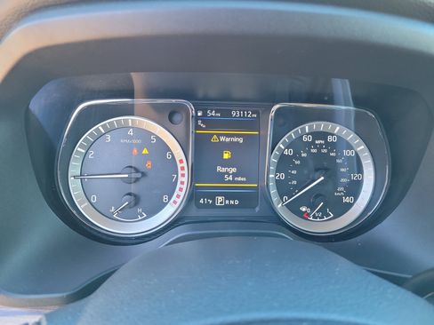 Used 2019 Nissan Titan SL w/ Chrome Package image 17