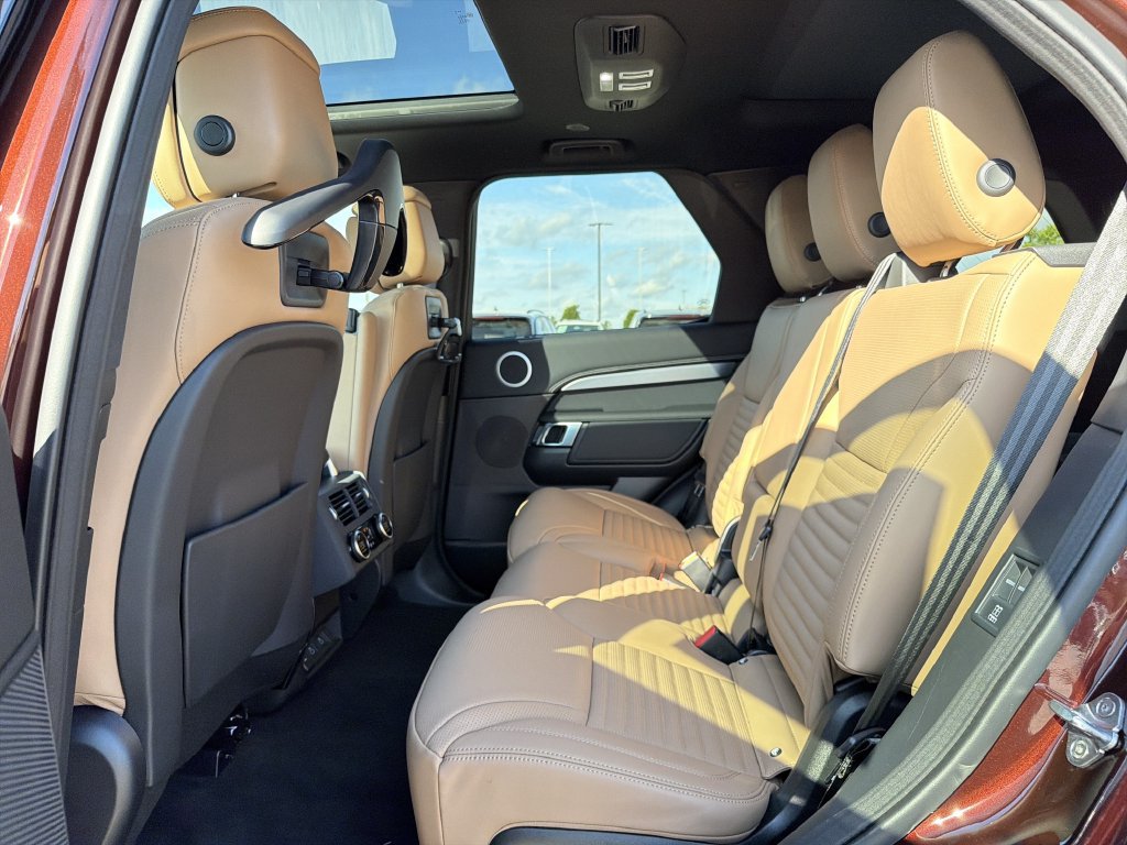 New 2026 Land Rover Discovery Limited Edition AWD/4WD image 5
