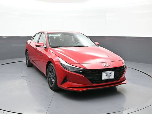 Certified 2023 Hyundai Elantra SEL FWD image 3