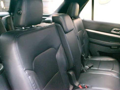 Used 2019 Ford Explorer XLT w/ Equipment Group 202A AWD/4WD image 9