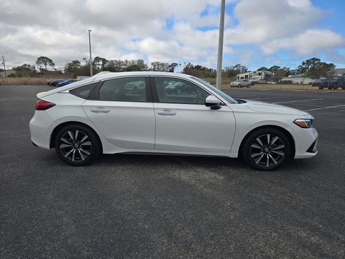 Used 2024 Honda Civic EX-L image 3