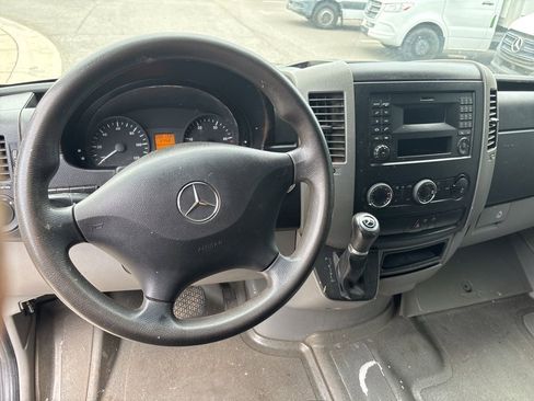 Used 2016 Mercedes-Benz Sprinter 2500 image 46
