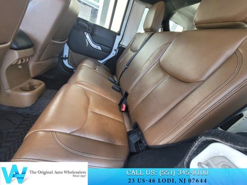 Used 2014 Jeep Wrangler Unlimited Sahara w/ Dual Top Group AWD/4WD image 17