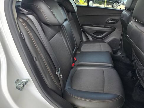 Used 2020 Chevrolet Trax LT w/ LT Convenience Package AWD/4WD image 13