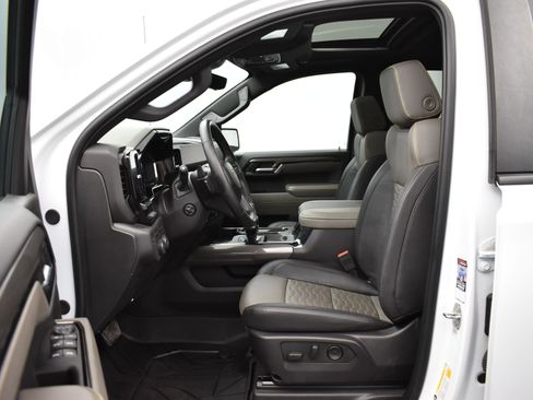 Used 2024 Chevrolet Silverado 1500 ZR2 w/ Technology Package image 8