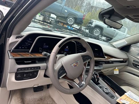 Used 2023 Cadillac Escalade Premium Luxury Platinum image 22