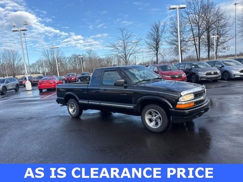 Used 2001 Chevrolet S10 Pickup LS w/ Preferred Equipment Group image 9