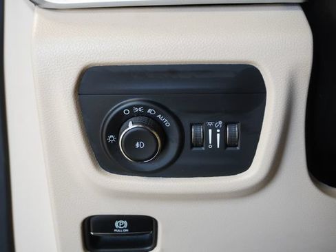Used 2025 Jeep Grand Cherokee L Limited AWD/4WD image 18
