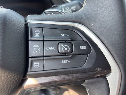 Used 2023 Jeep Grand Cherokee L Limited AWD/4WD image 17
