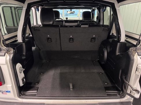 Used 2022 Jeep Wrangler Unlimited Sahara w/ Cold Weather Group image 17